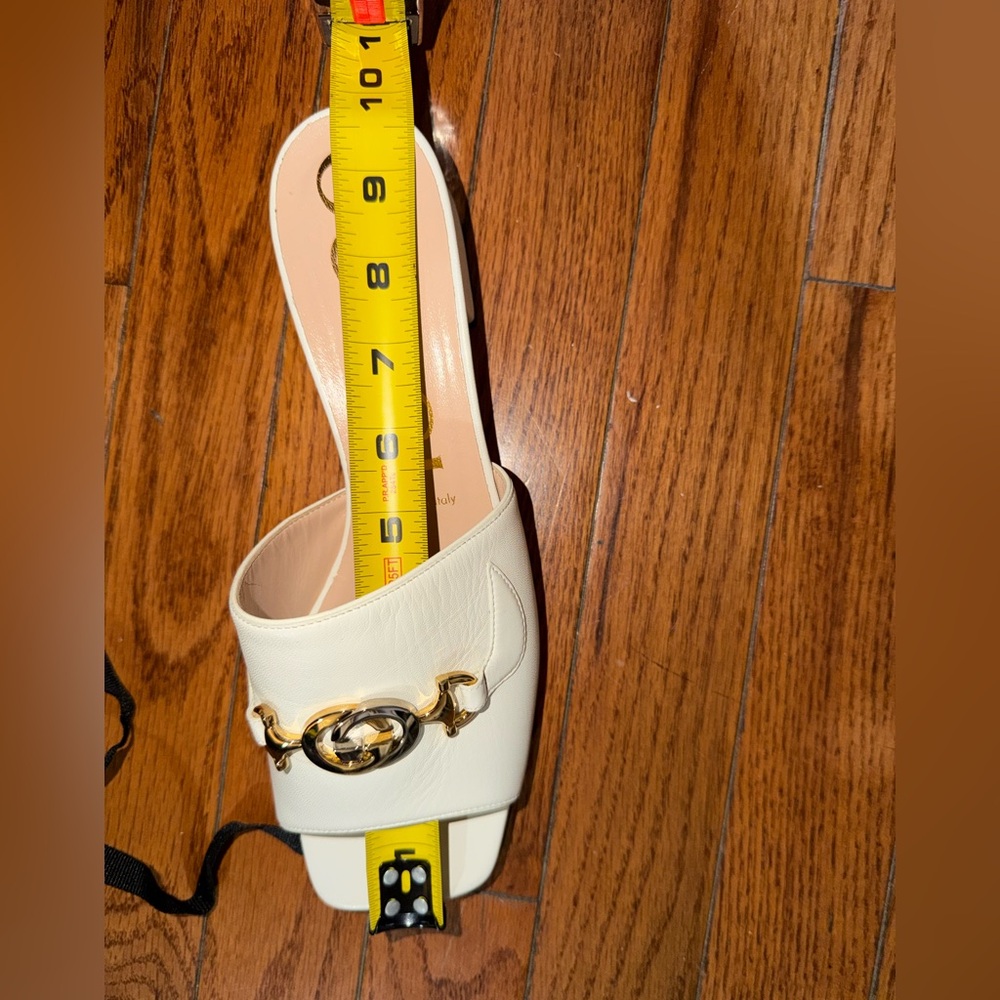 GUCCI Elegant White Slide Sandals - Picture 10 of 11